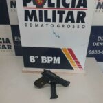 Homem quebra equipamentos de pedágio com martelo, foge pela MT-130 e é preso pela PM