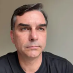 PF cancela passaportes de Flávio Bolsonaro após senador descumprir ordem de Moraes